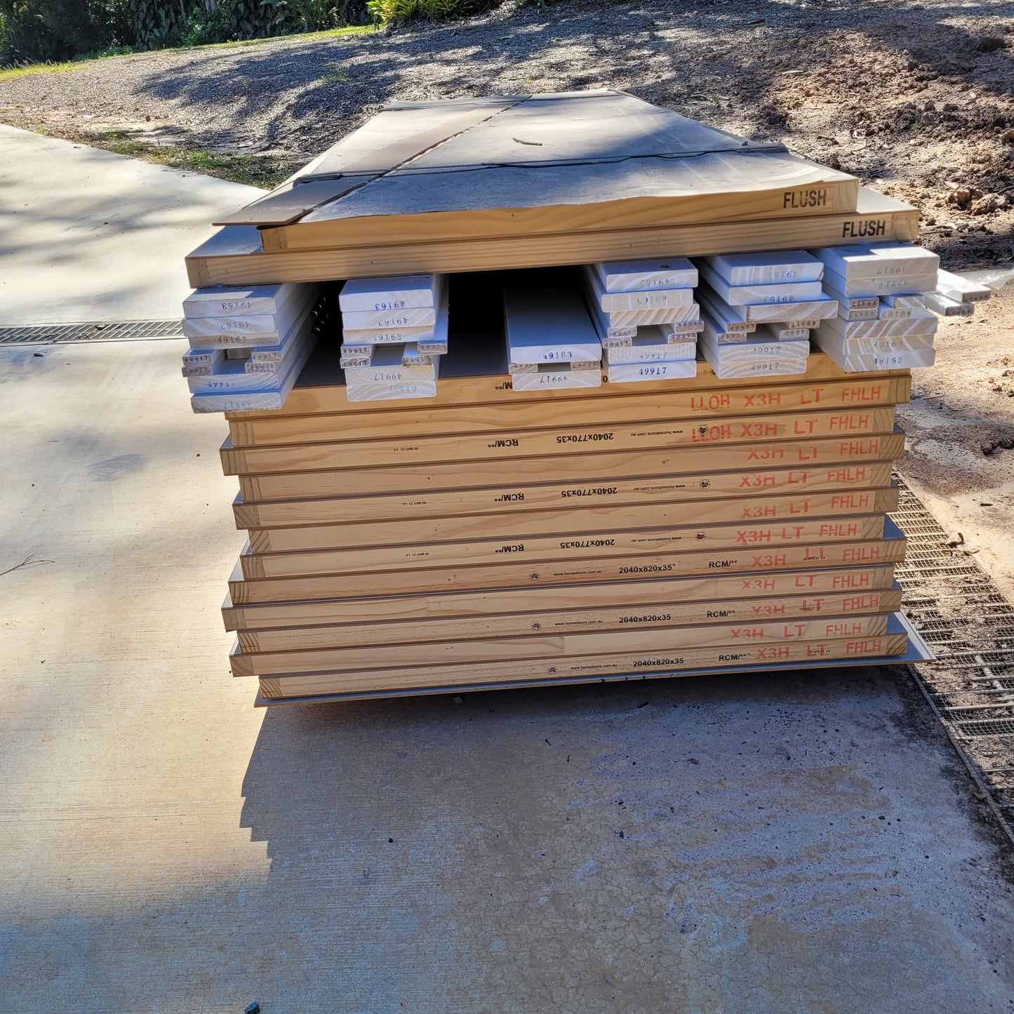 House Lot of Internal Timber Doors - 14 x Plain Hollow Doors, Various Sizes *Factory 2nds* 10538