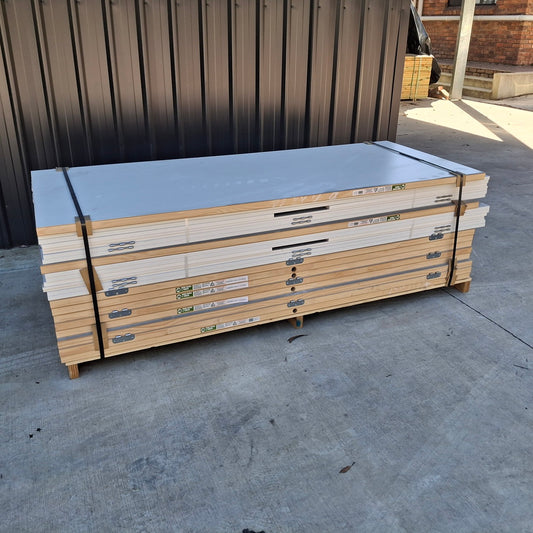 House Lot of Internal Timber Doors - 11 x Doors (Plain), Various Sizes w/ Door Jamb Kits 20481