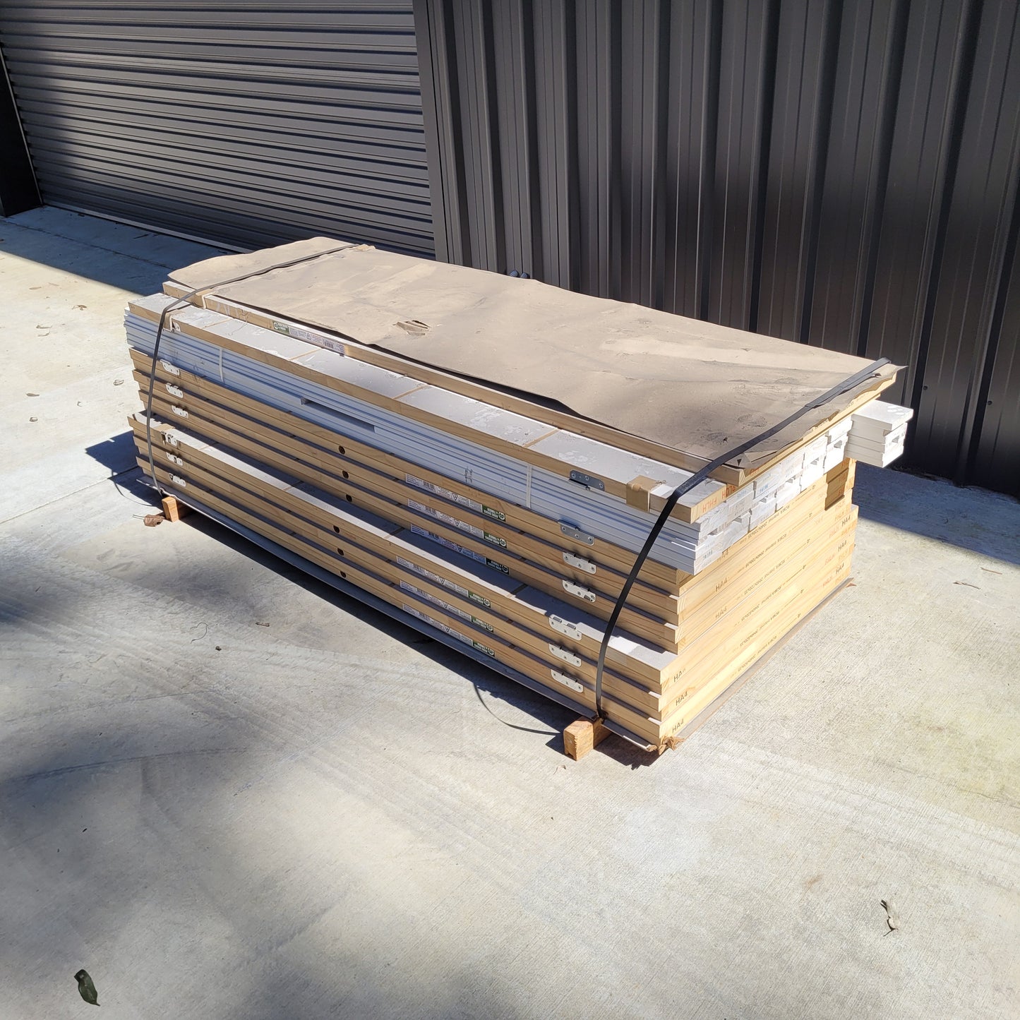 House Lot of Internal Timber Doors - 14 x Doors (HA4 style), Various Sizes w/ Door Jamb Kits 10535